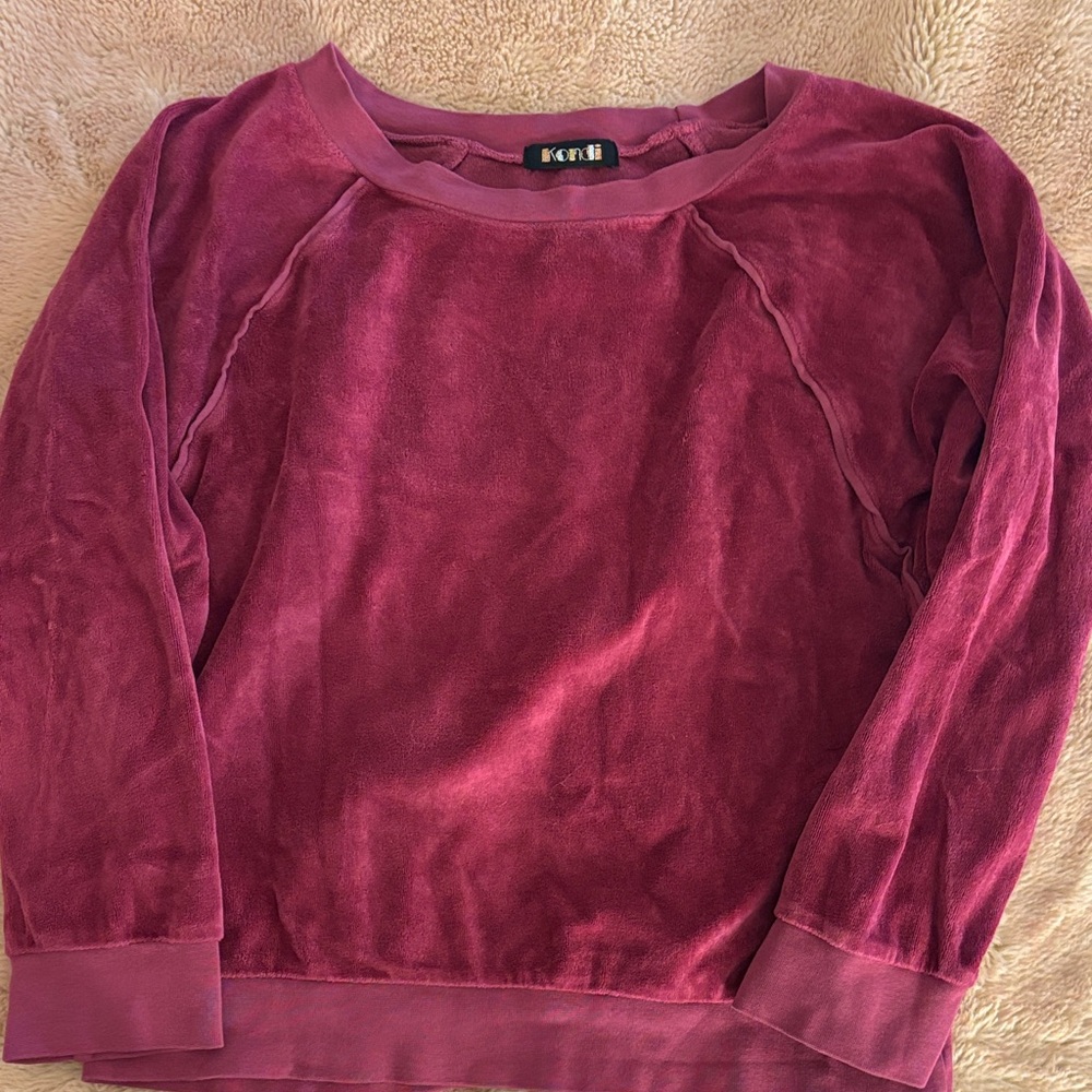 The Saba Raglan Top in Velour - Cerise